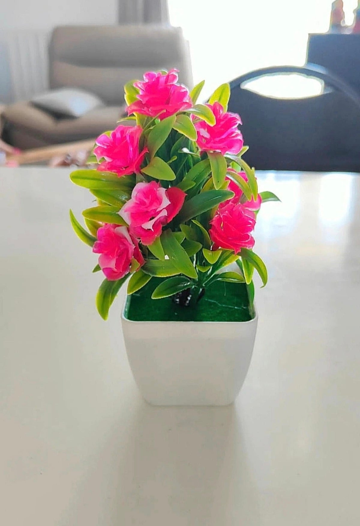Mini plante artificielle fleurie en pot — Décoration d'intérieur