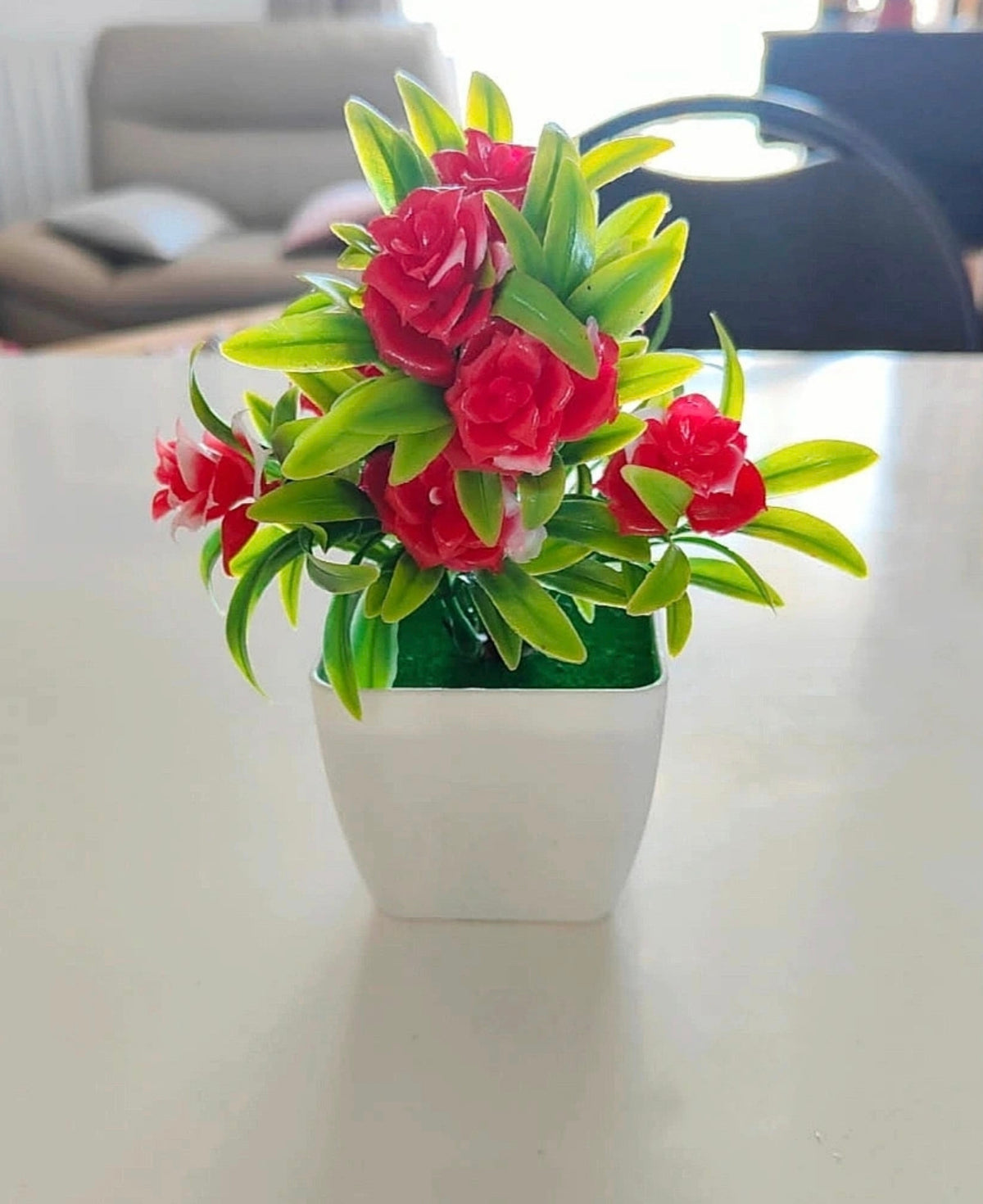 Mini plante artificielle fleurie en pot — Décoration d'intérieur